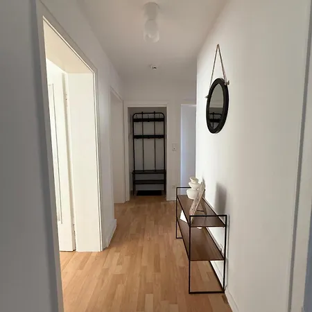 Schoene Gegenueber Bahnhof Appartement