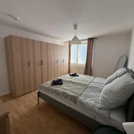 Schoene Gegenueber Bahnhof