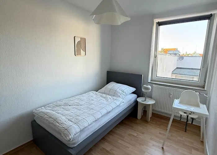 Schoene Gegenueber Bahnhof