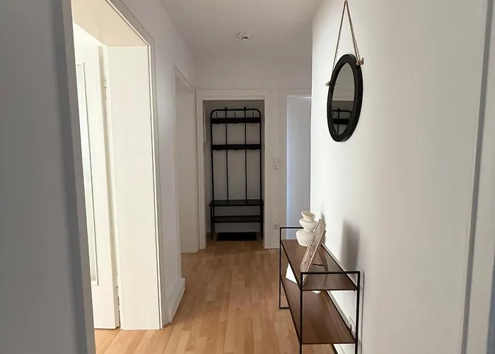 Schoene Gegenueber Bahnhof Appartement