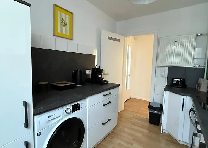 Schoene Gegenueber Bahnhof * Cassel