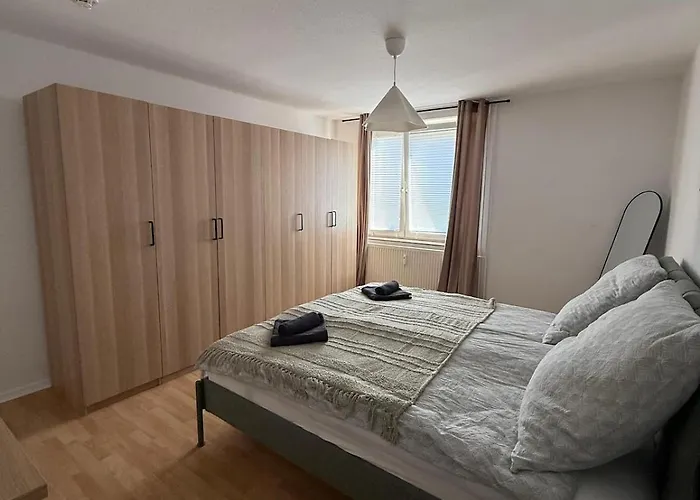 Schoene Gegenueber Bahnhof