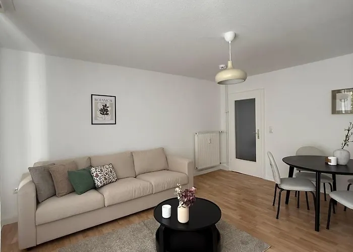 Schoene Gegenueber Bahnhof Appartement Cassel